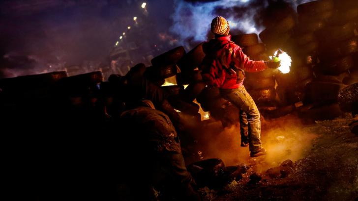 ウィンター・オン・ファイヤー: ウクライナ、自由への闘いの画像 (メイン)
